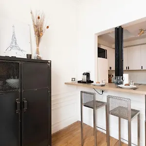 Guestready - Lovely Bright Flat With Private Patio Apartment Paris